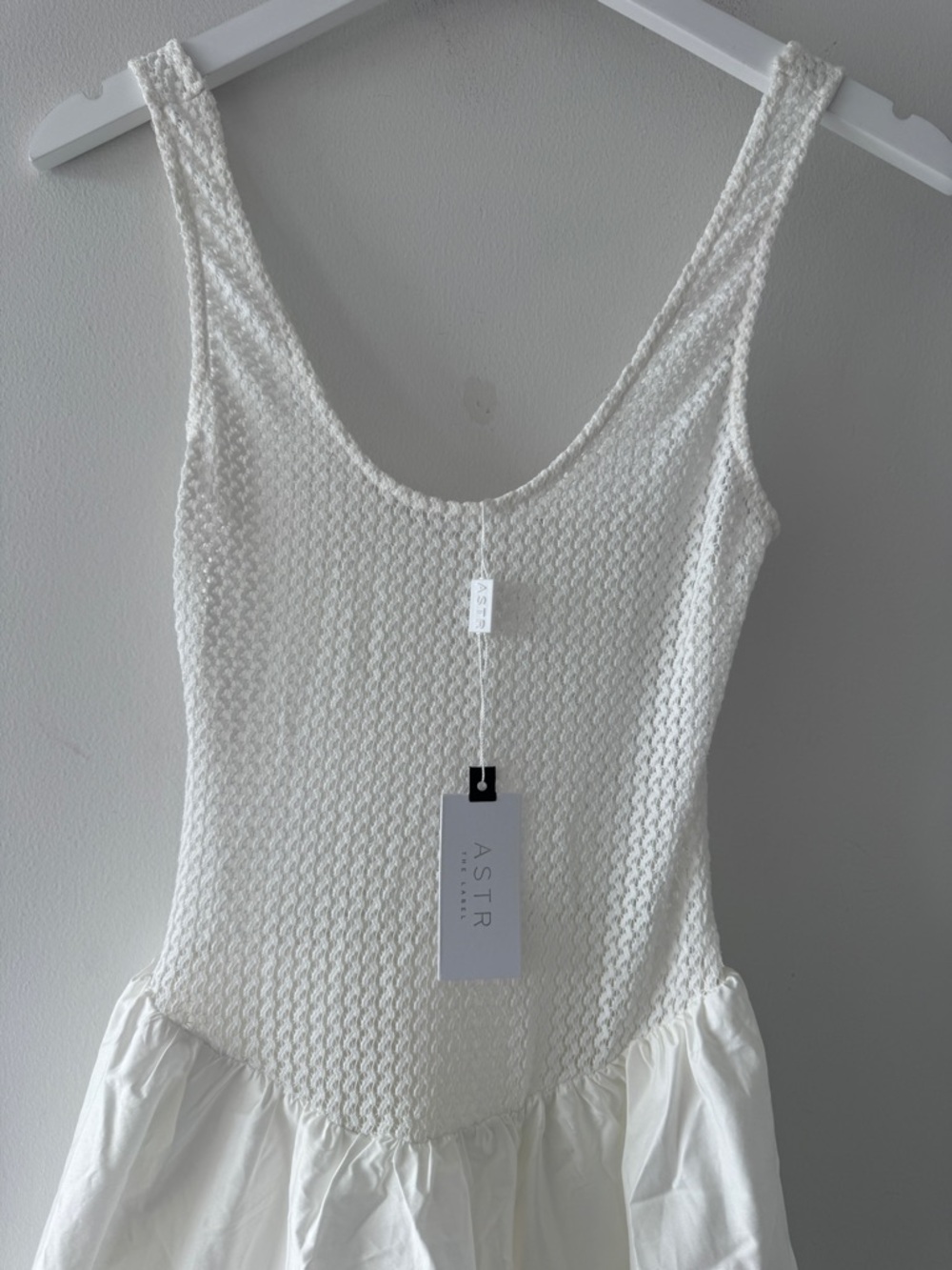 ASTR THE LABEL Sleeveless Contrast Bubble Hem White Dress XS - Picture 4 of 7